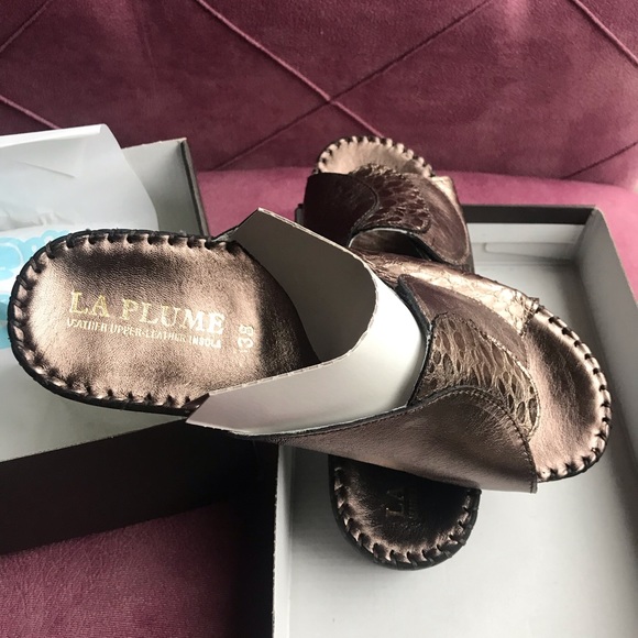 women Slippers - Picture 5 of 6